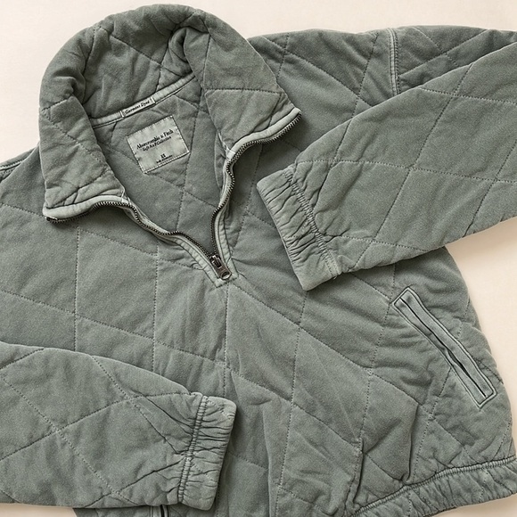 Abercrombie Soft Garment Dyed Sage Green Quilted Cropped Zip Neck Sweatshirt - Picture 6 of 10